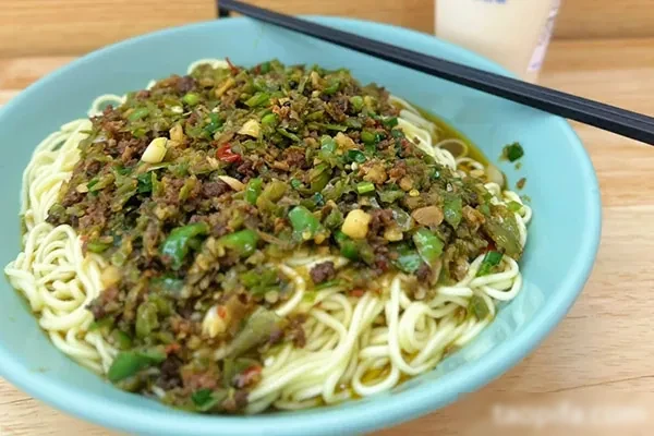 图片[1]-鲜椒牛肉酱拌面视频教程-小吃方略网