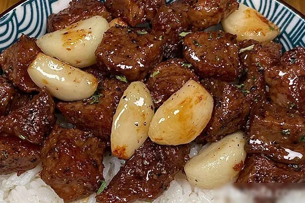 图片[1]-橙香黑椒牛肉粒视频教程-小吃方略网