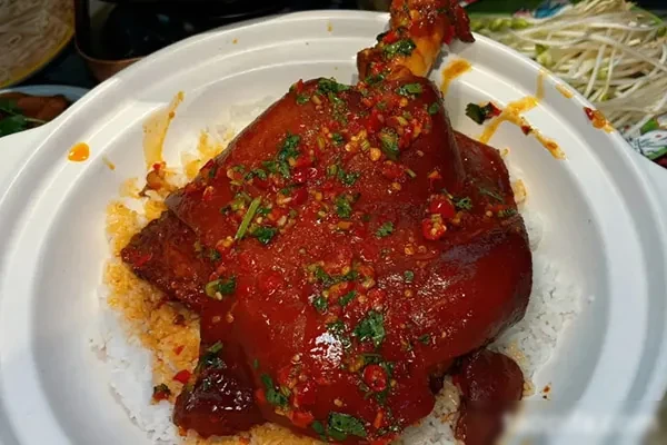 招牌葱香霸王肘视频教程-小吃方略网