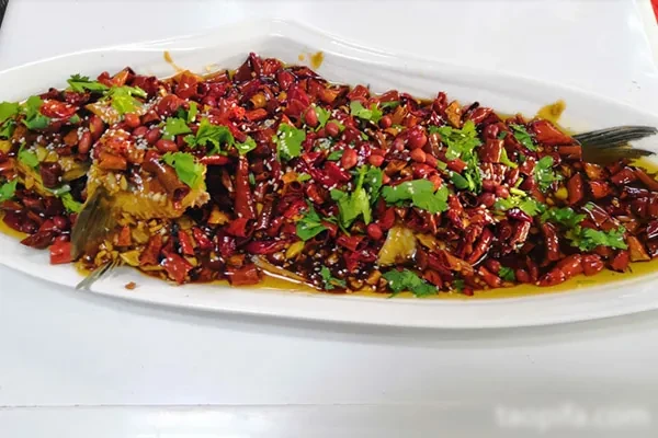 火爆菜品香辣鲤鱼(核心秘制酱汁回锅油,香料粉)-小吃方略网