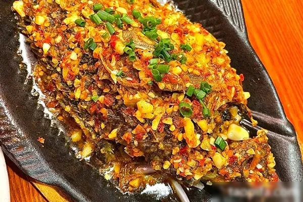 图片[1]-铁板鲫鱼视频教程-小吃方略网