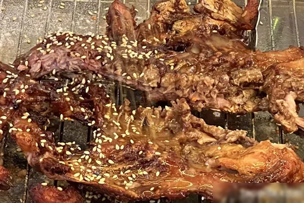 图片[1]-飘香铁板鸡架技术配方和视频教程-小吃方略网