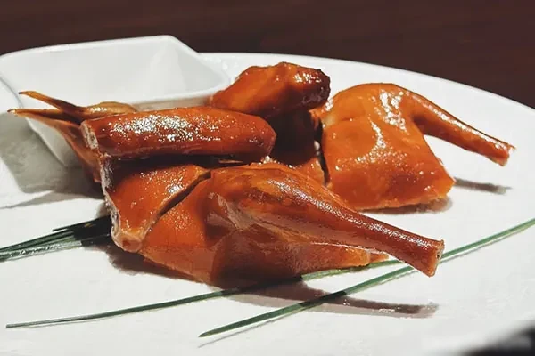 图片[1]-驰名玻璃乳鸽技术配方和视频教程-小吃方略网
