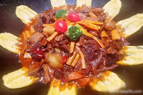 地锅牛杂技术视频教程-小吃方略网